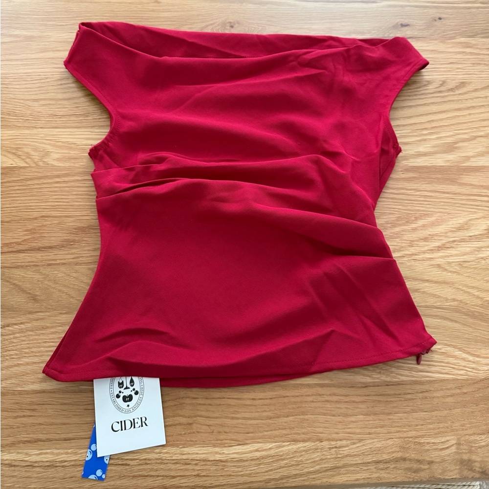 Cider Off-shoulder Ruched Zipper Crop Top in Red